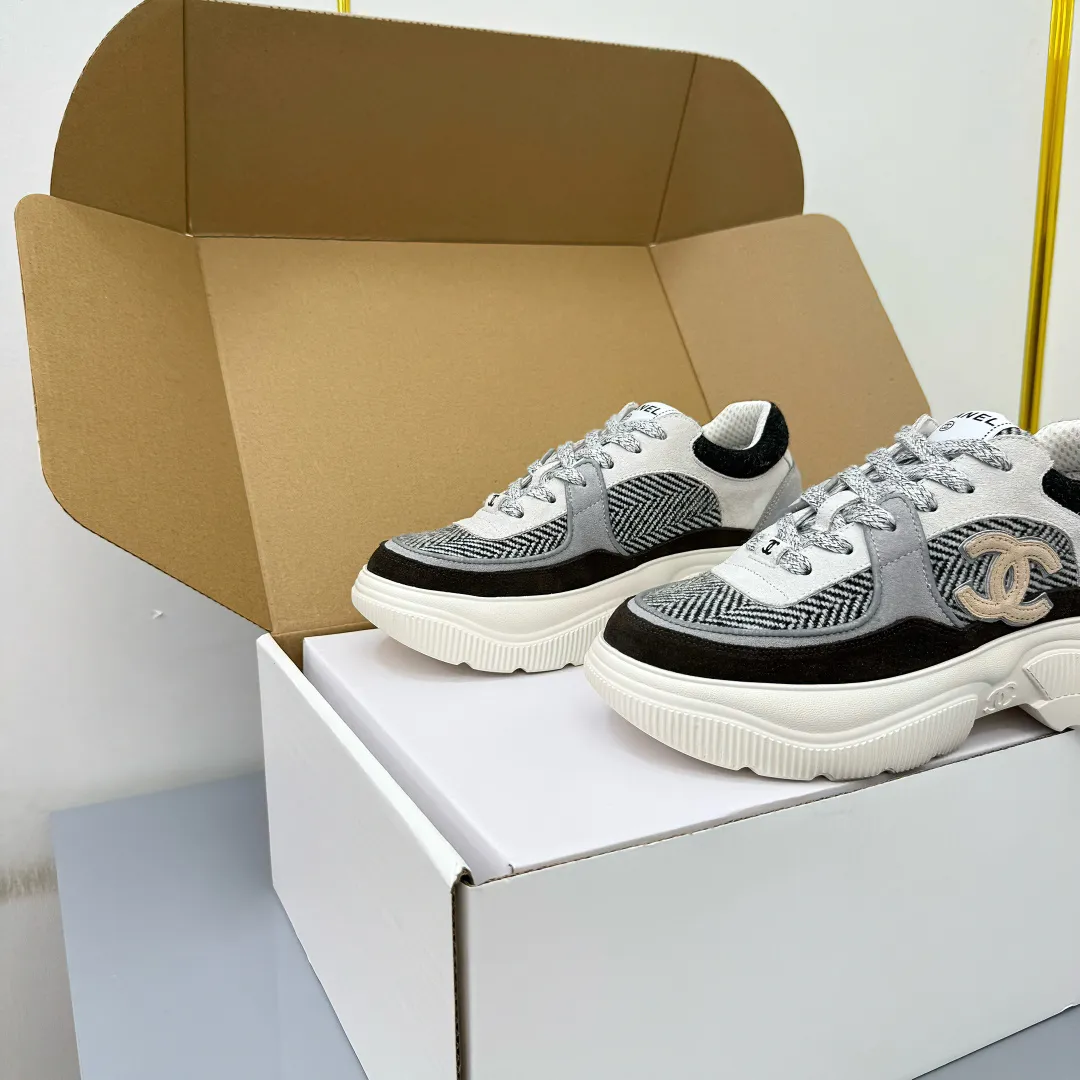 👟👟Ex-factory price 620👟👟 Chanel bread shoes ~ original calfskin panda shoes Chanel 25C latest hot style panda black and white sports shoes casual sneakers Xiaoxiang hot item classic black and white panda color coco girls must pay Fabric: original custom mixed sheepskin lining: original imported breathable mesh lining outsole: Original molded rubber + TPU combination Size: Women's 35-41